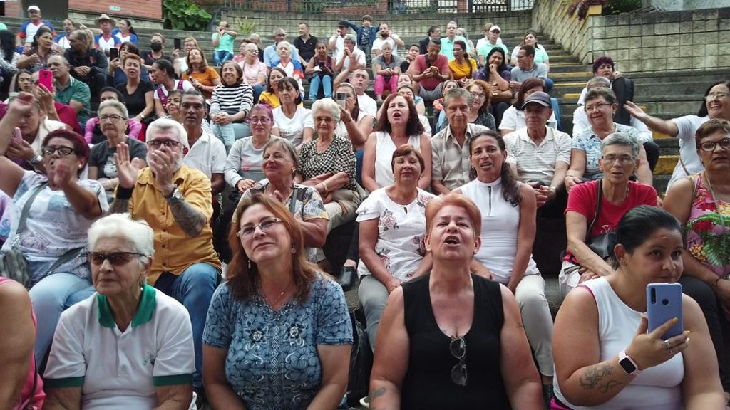 Celebración en Bello para madres y padres